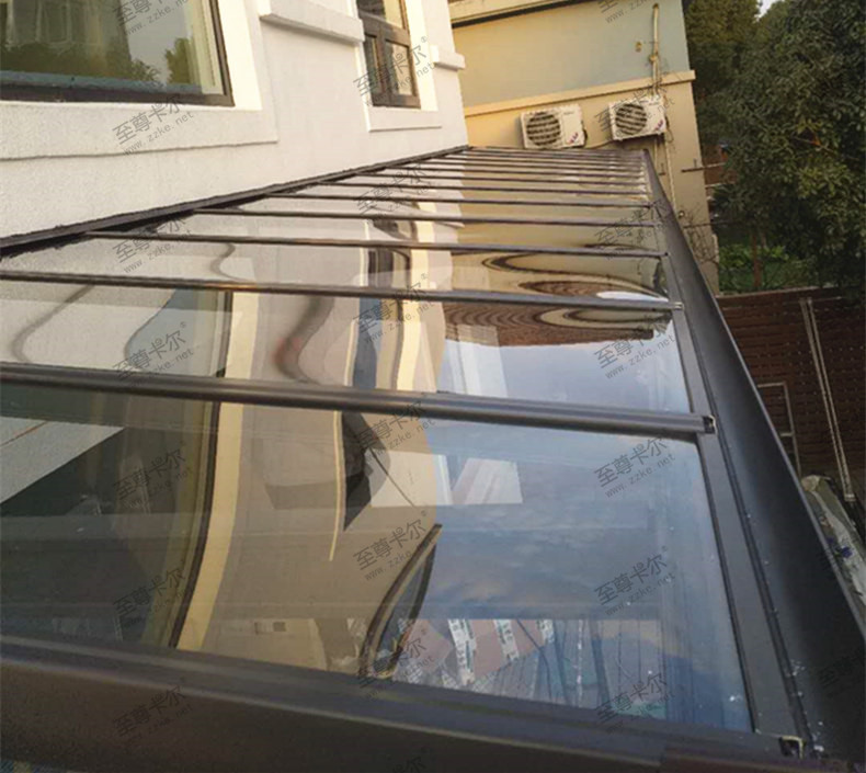 家庭安装雨棚,顶棚耐力板颜色按需定制才是王道_香港六宝典最新版开奖