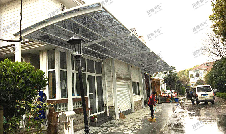 用车棚材料规格搭建的别墅门口雨棚图片案例，效果超级棒