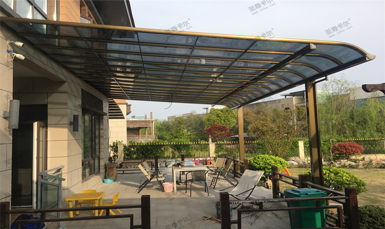 在自建房庭院搭建雨棚，不仅实用还美观