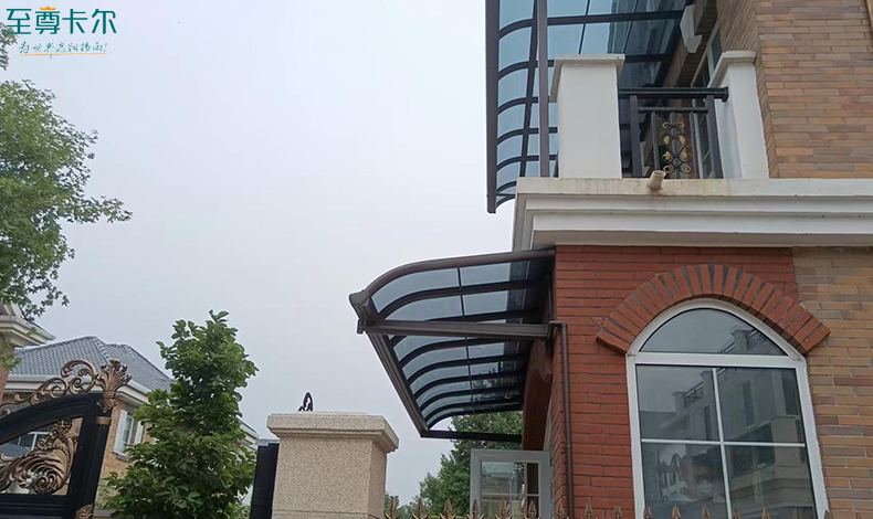 铝合金雨棚多少钱一平？家用防雨棚图片？