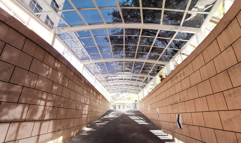 新型地下停车场雨棚你见过吗？香港六宝典最新版开奖雨棚